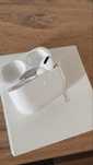 Продам футляр и правый наушник airpods pro