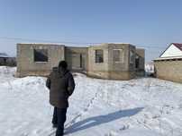 Продам участок с недостроенным домом 15х15