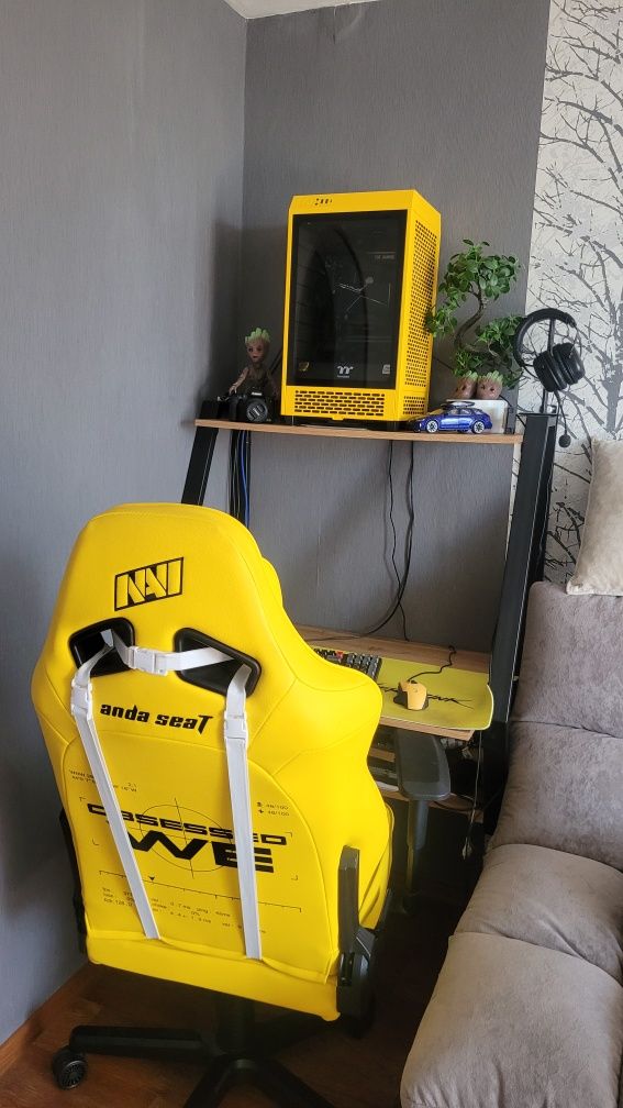 Продам игровое кресло