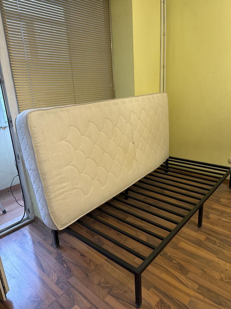 Продам кровать 200/160,ортопедический матрас
