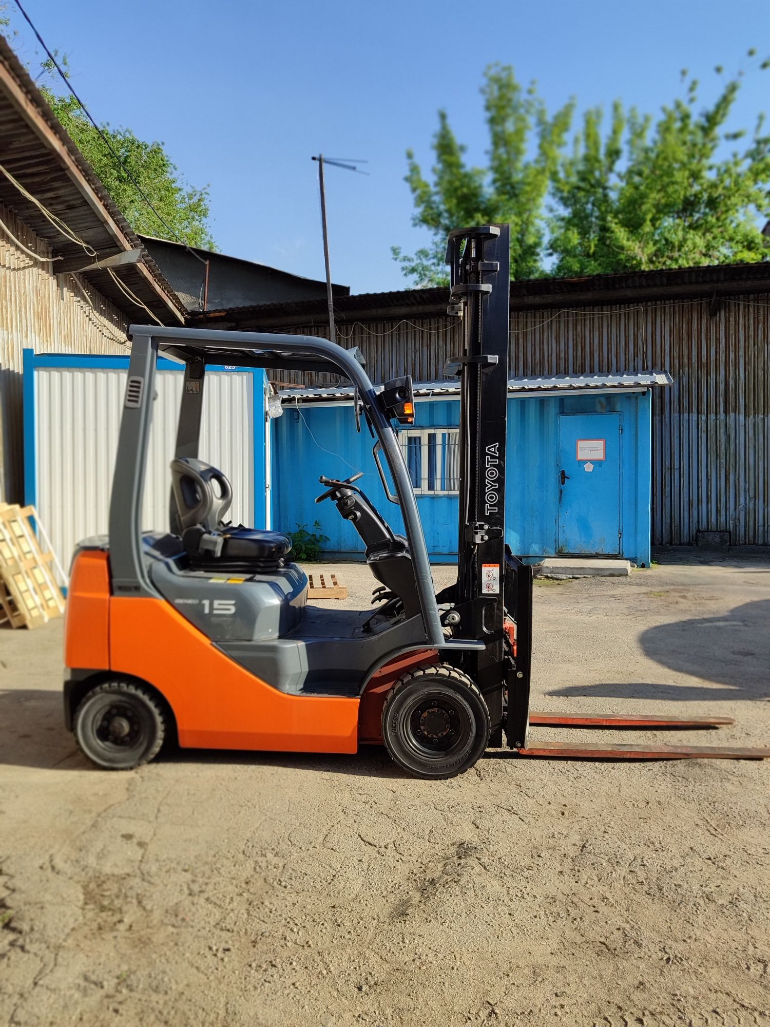 Погрузчик Toyota 1.5 т. Мачта 4 метра 8FG15 
Komatsu FG15C-18VIvio3p
2