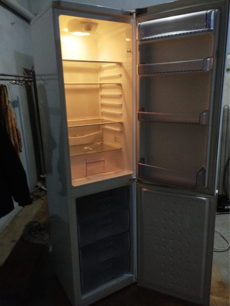 Продам холодильник