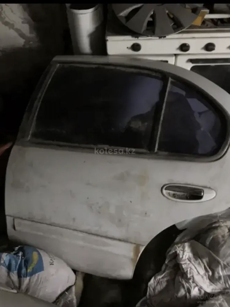 Двери на Nissan maxima, cefiro