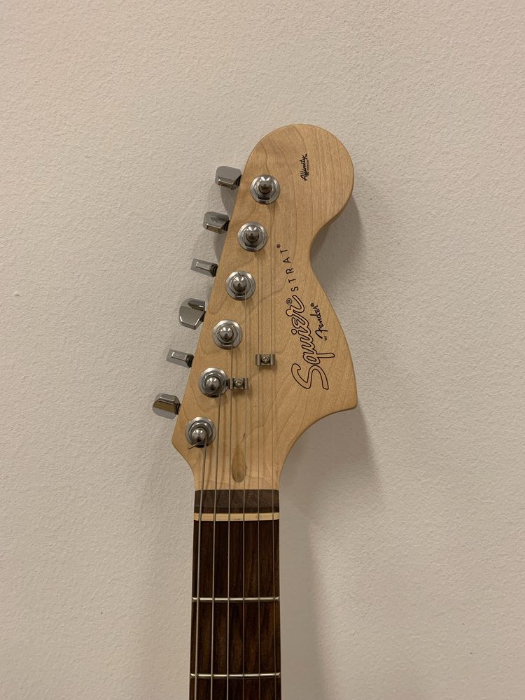 Электрогитара Squier Affinity Series Stratocaster Surf Green