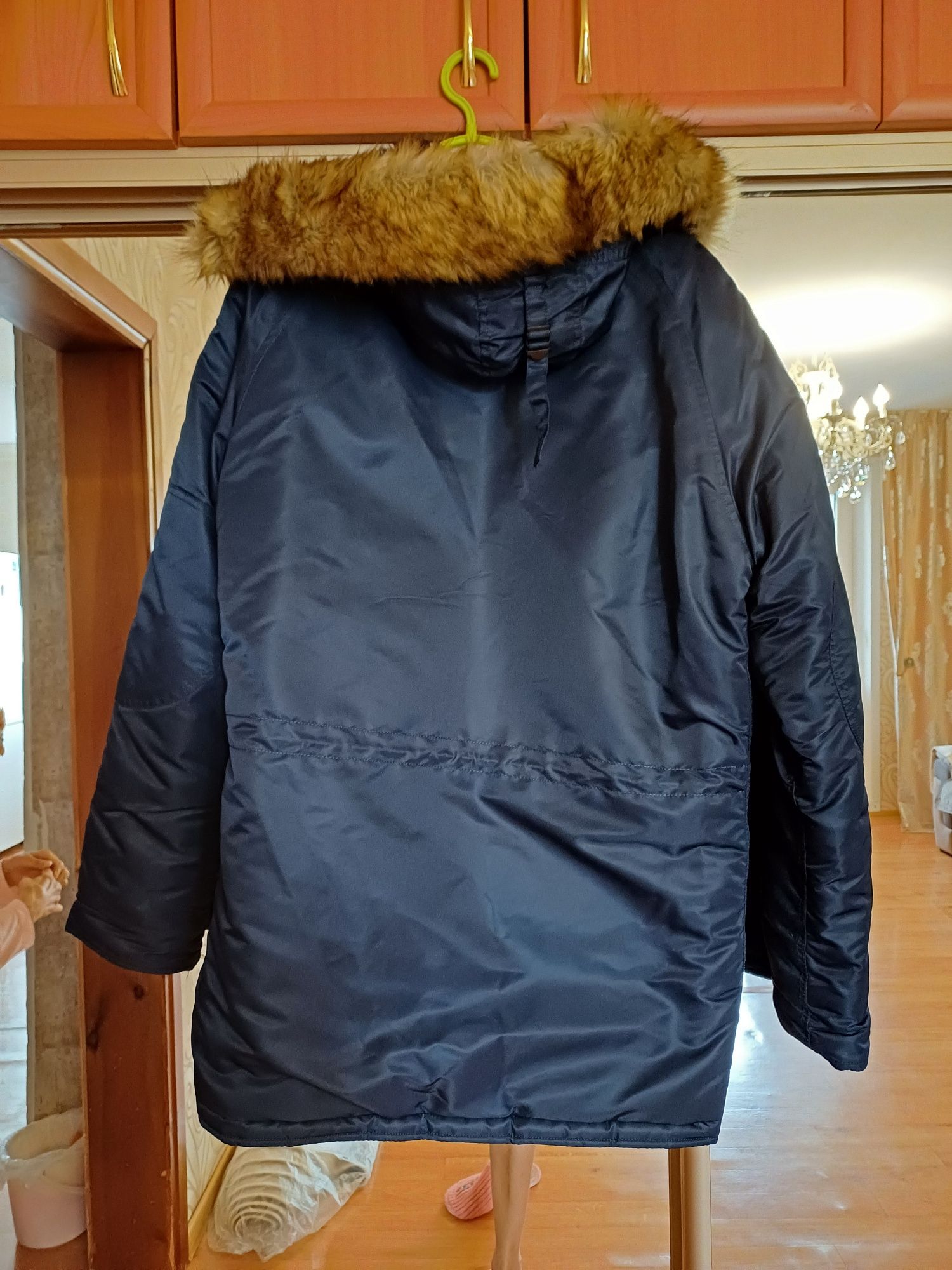 Продам натуральную, качественную  Аляску, размер  3 хl