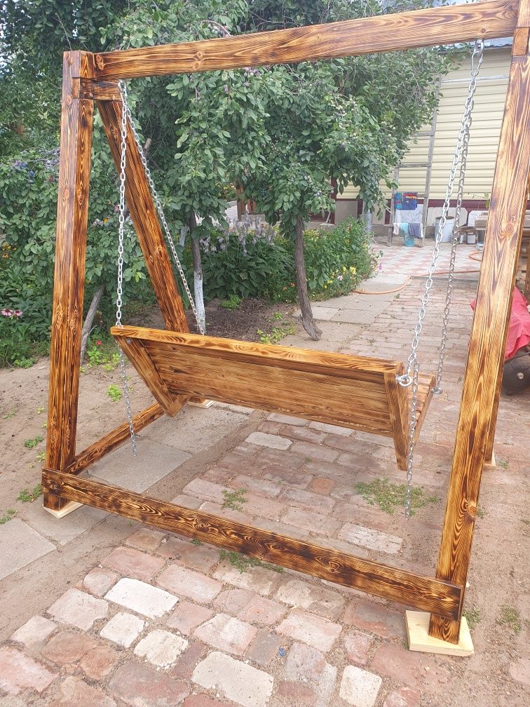 Деревянные качели