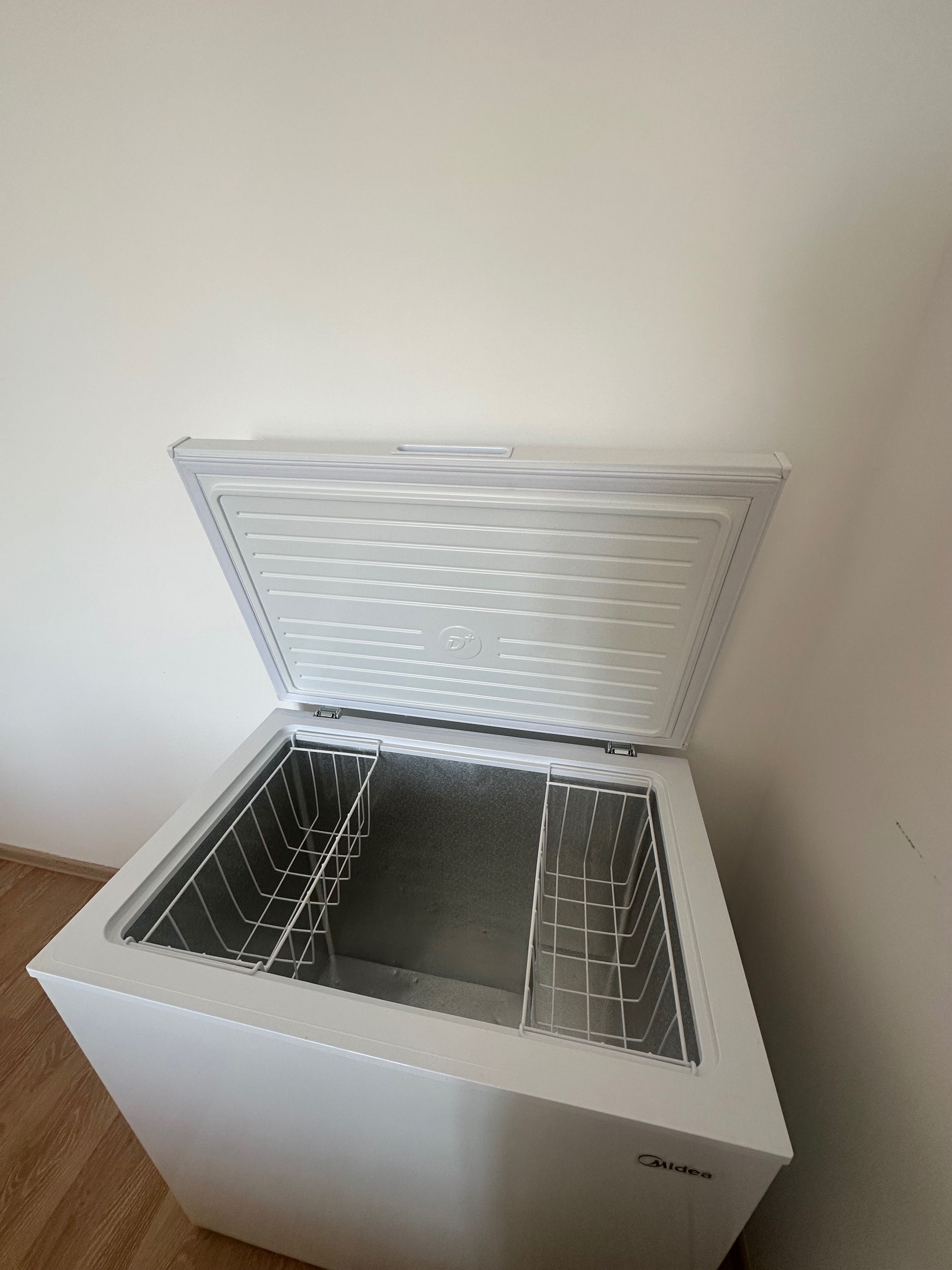 Морозильник (морозильный ларь) Midea 198 л
