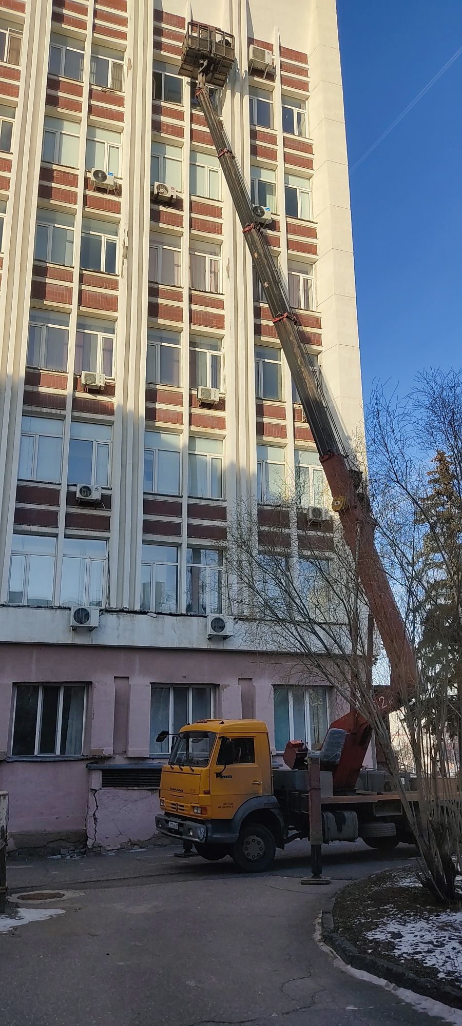Услуги автовышки 32 метра.