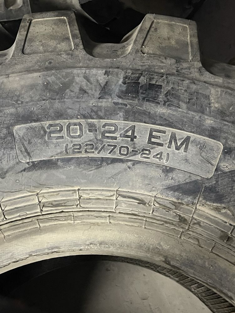 Автошина для спец техники размер 20-24 ЕМ (22/70-24)