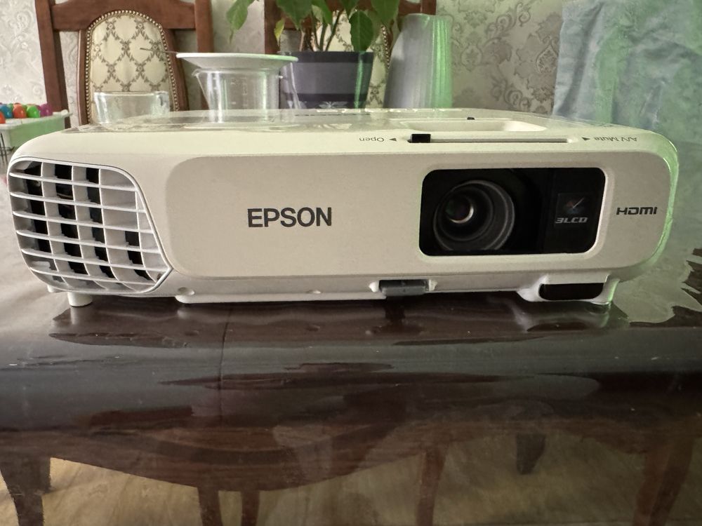 Проектор EB-X24 hdmi vga