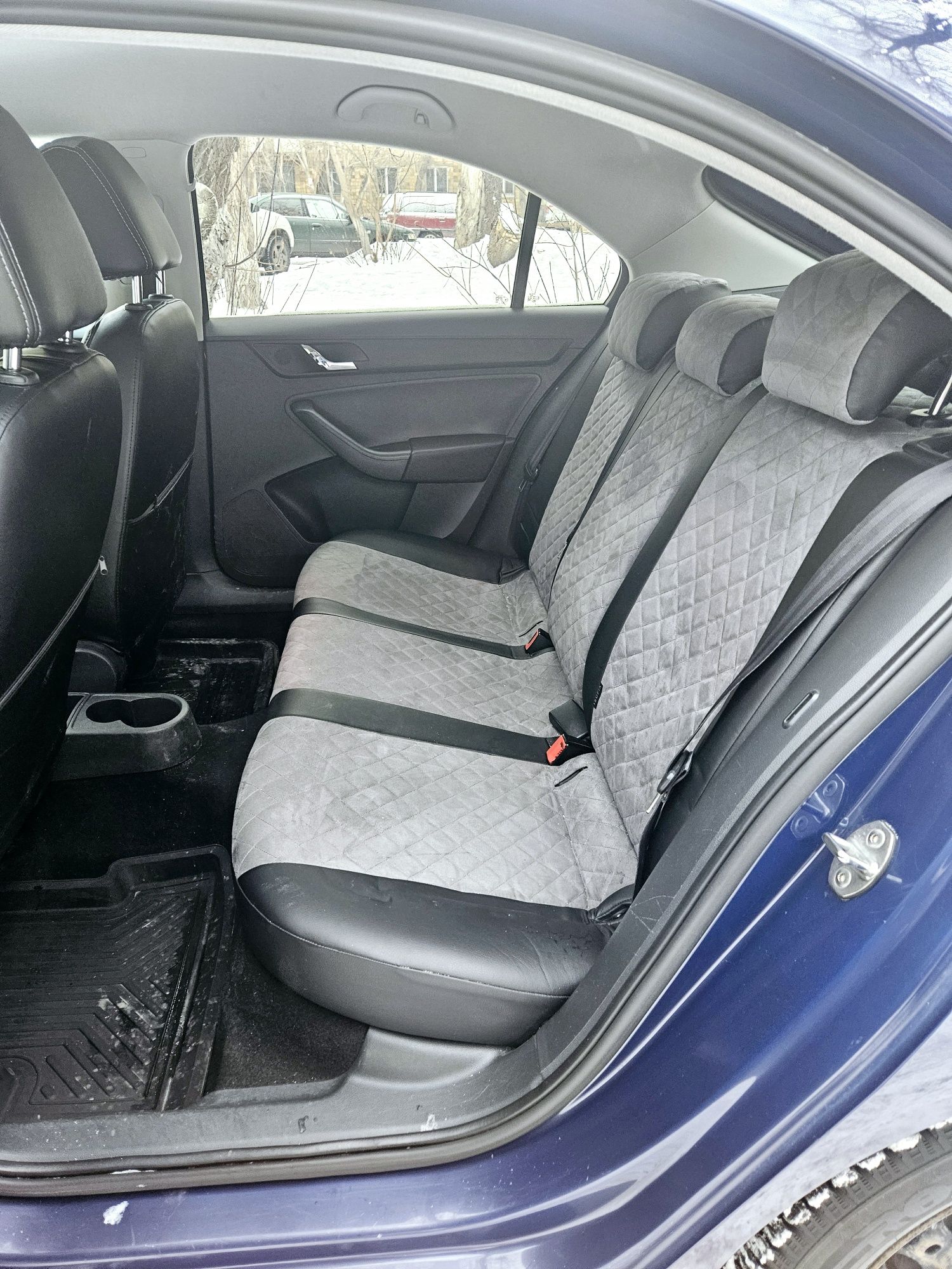 Продам машину Skoda Rapid 2014
