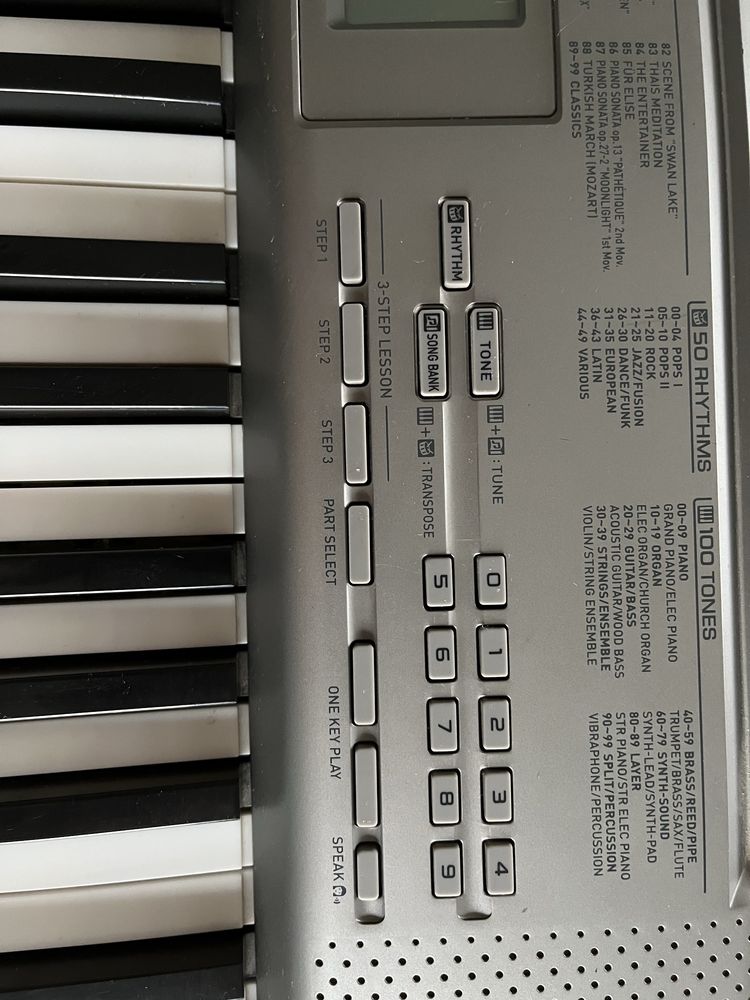 Синтезатор CASIO. 100 мелодий 100 тона.