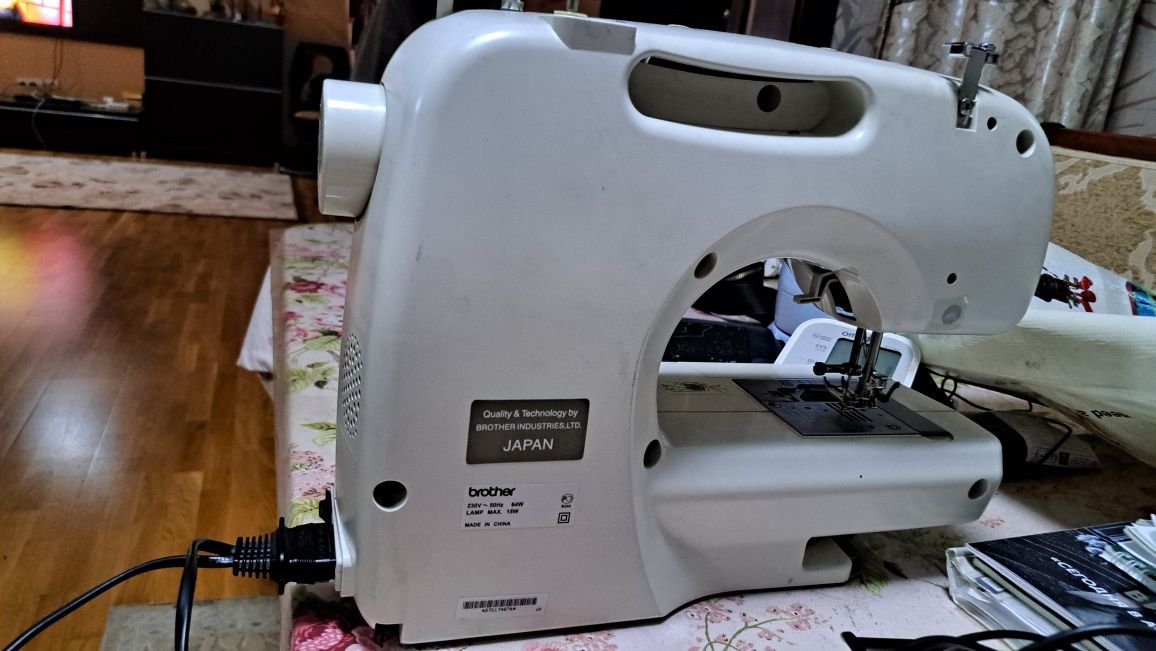 Машинка швейная электрическая с педалью. Brother xl-2600