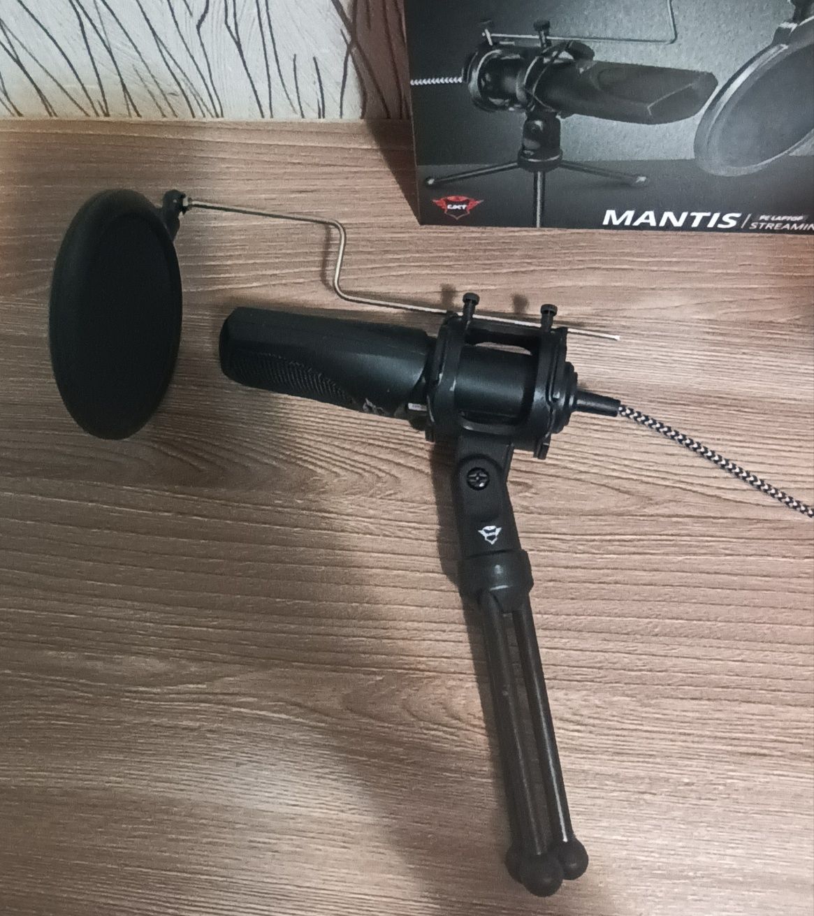 Микрофон Trust GXT 232 Mantis