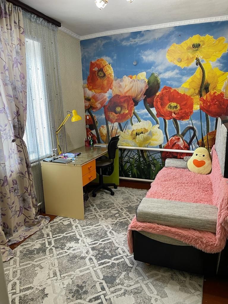 Срочно. Срочно . Продаётся дом . В центре.