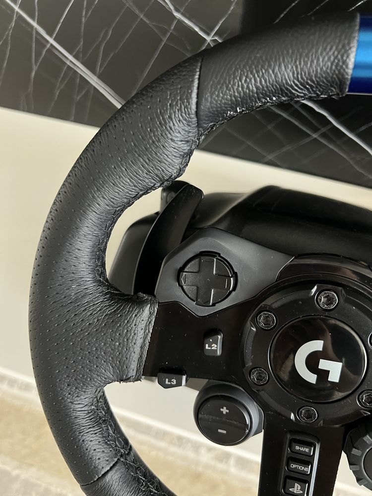 Игровой руль Logitech G923 с педалями