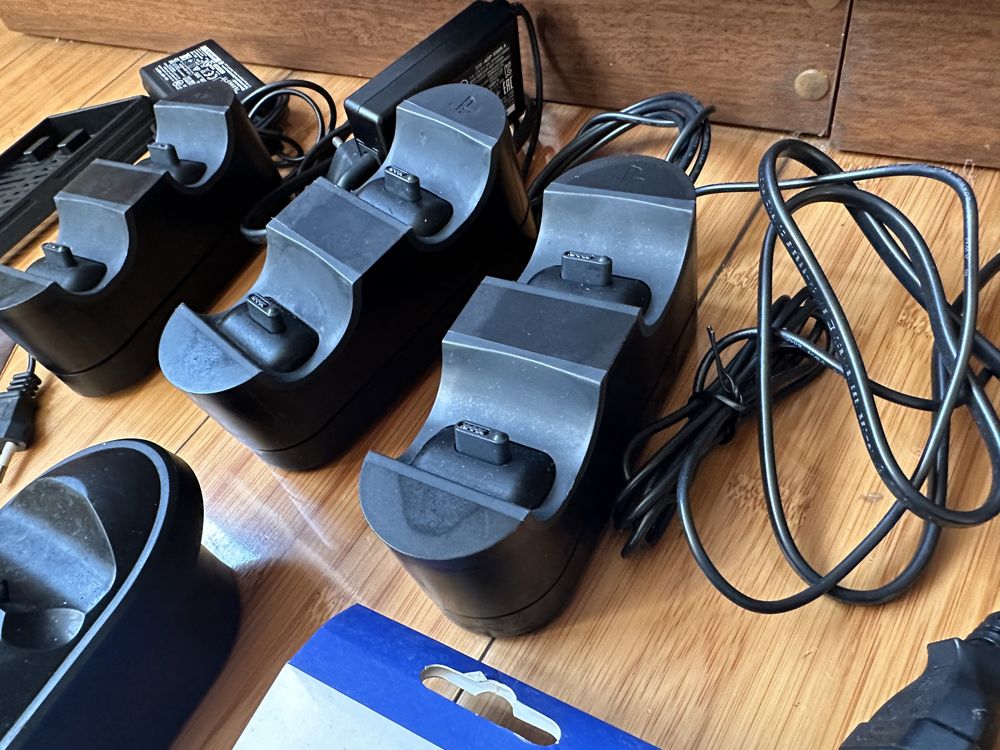 Док станции/подставки на PlayStation 4 а также джойстики и игры