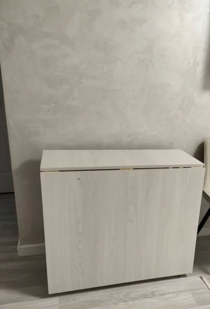 Продам стол ……..