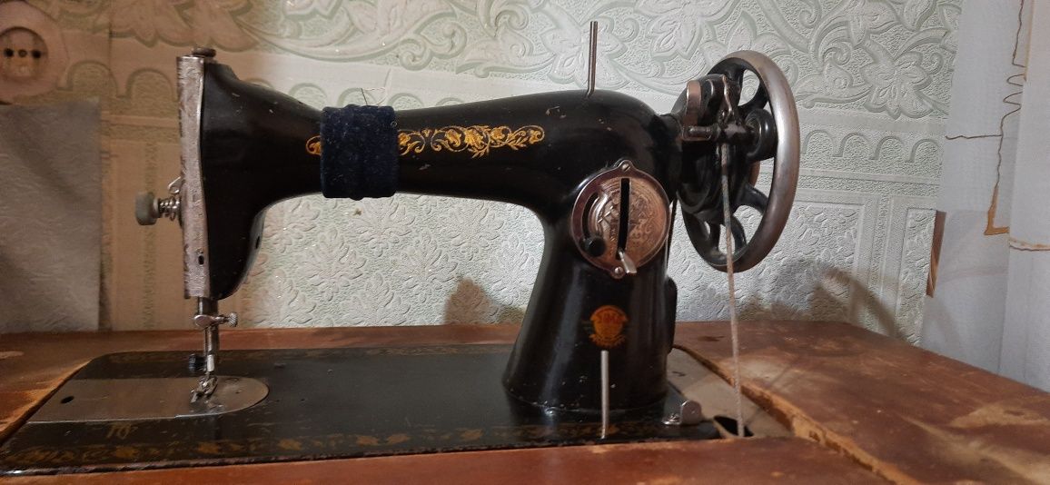 Швейная машинка ножная
