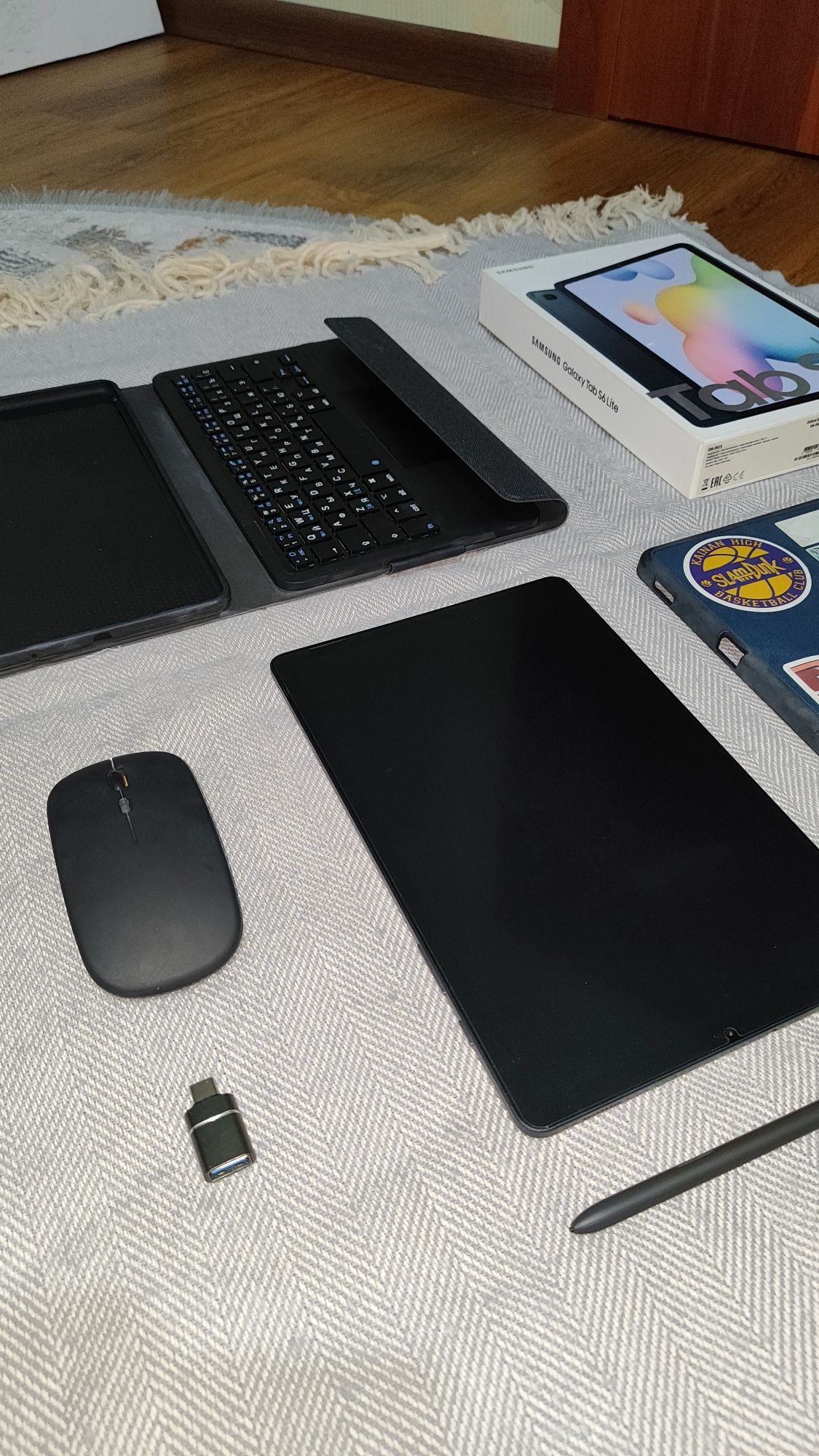 Планшет  Samsung Galaxy Tab S6 Lite 64 Гб чехлами, клавиатурой, мышкой