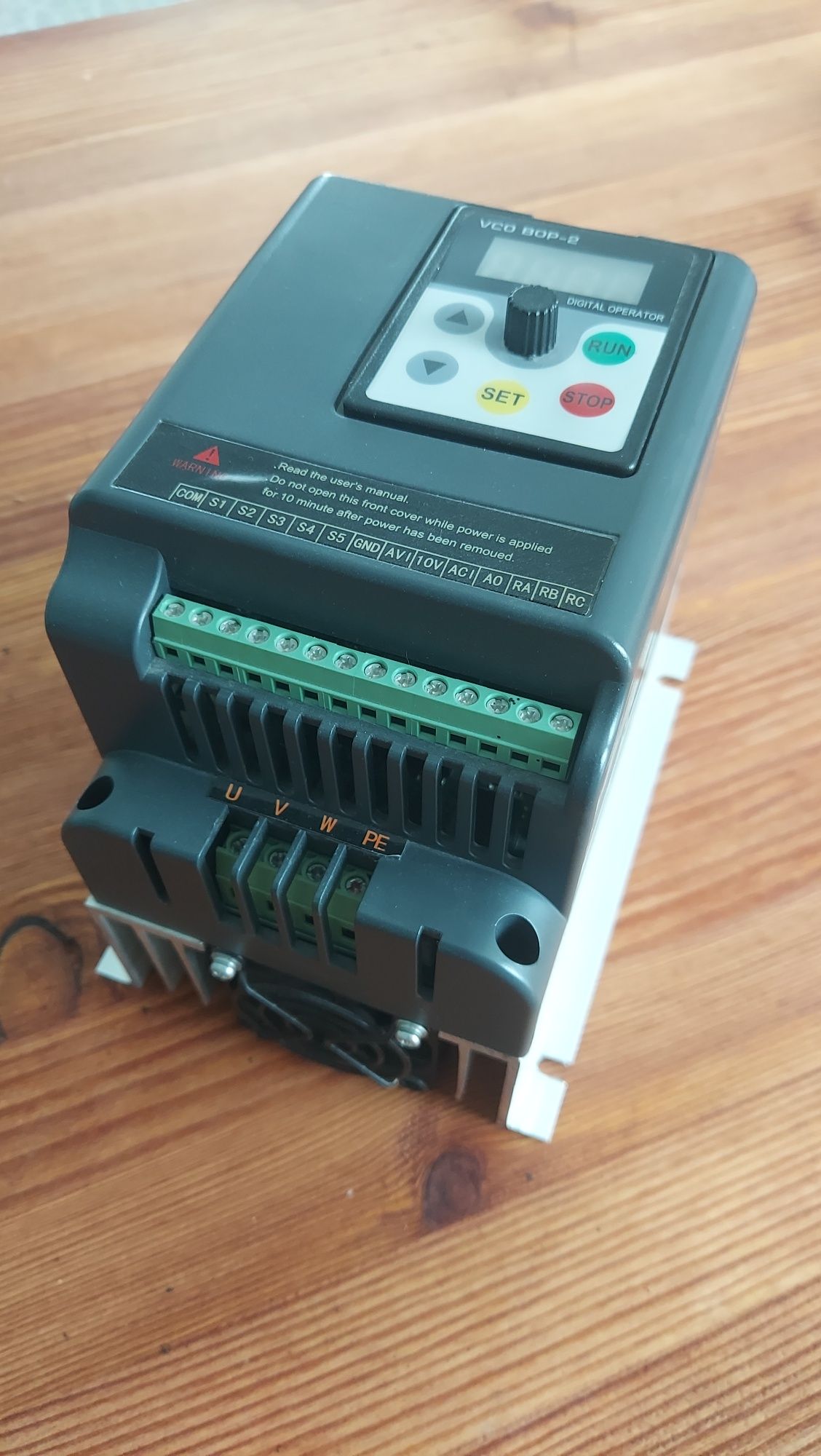 Преобразователь частоты 2,2 кВт 220V/380V