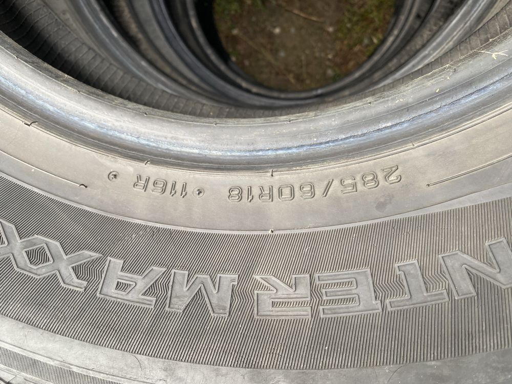 Три штуки зимние шины 285/60/18 285/60R18 Dunlop.