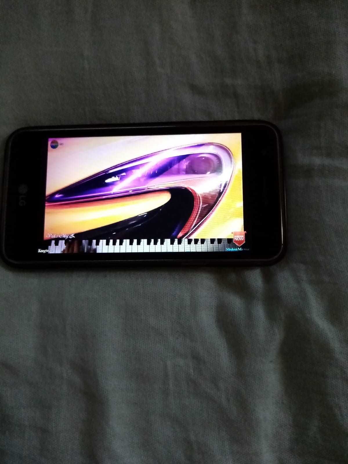 Продам сотовый LG x30