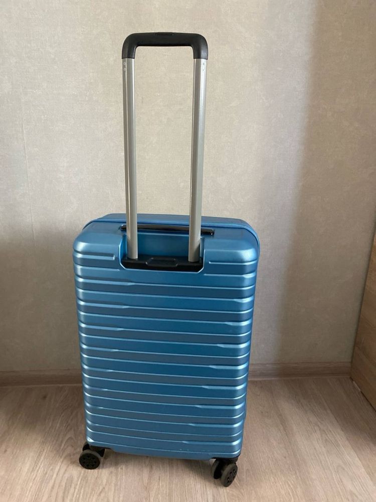 Продам чемодан новый