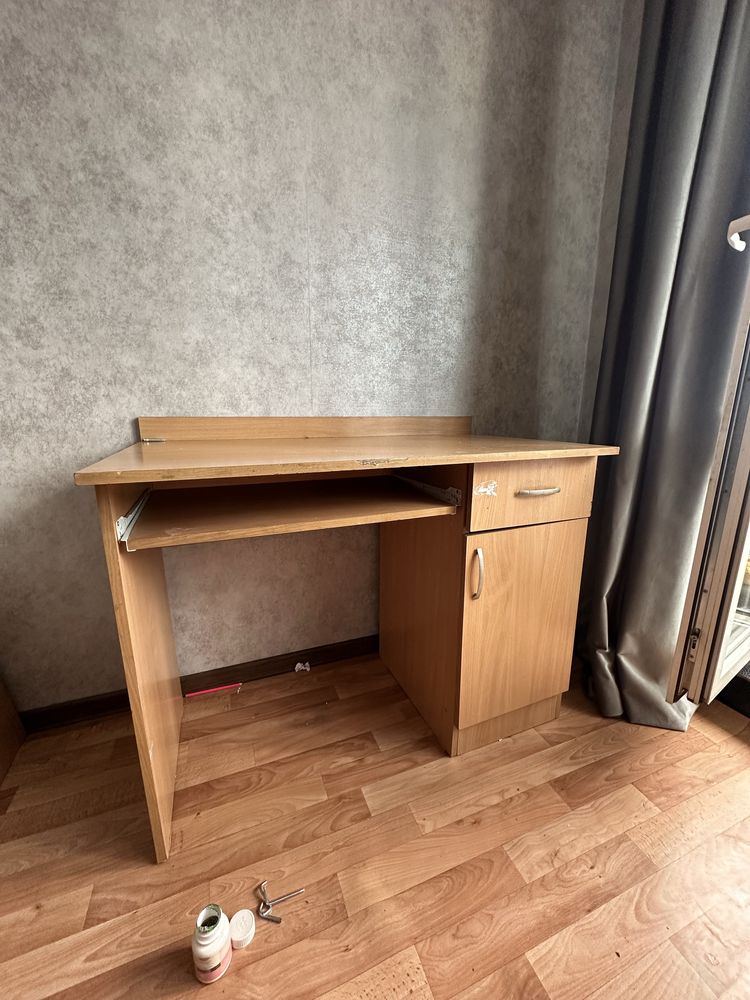Бесплатно писменный стол