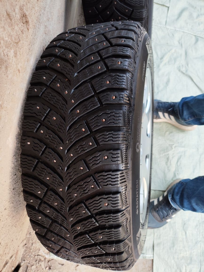 Продам 195/65/15  зимнюю резину Michelin