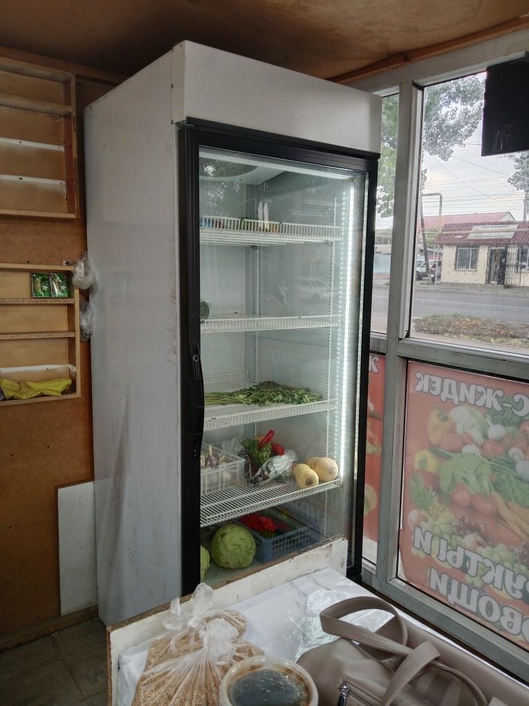 Б.у.витринныц холодильник.