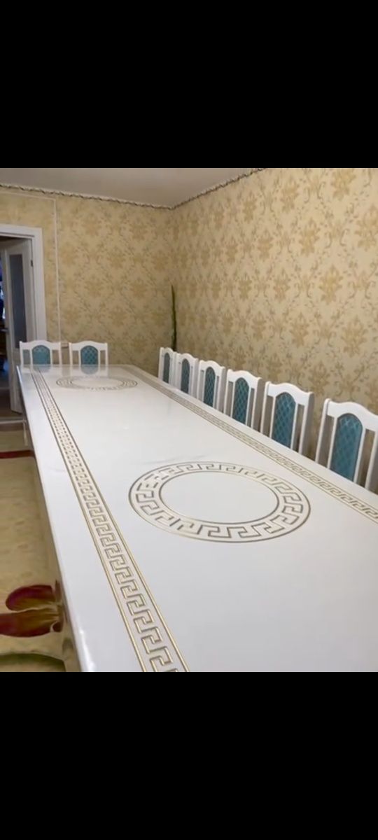 Стол в гостиную  5 м