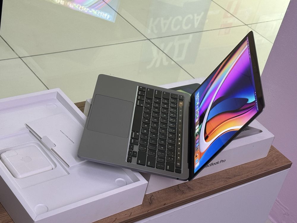 Идеал MacBook Pro 13.3 M1 Chip 2022 EAC Space Gray/SSD256GB/8GB/90%