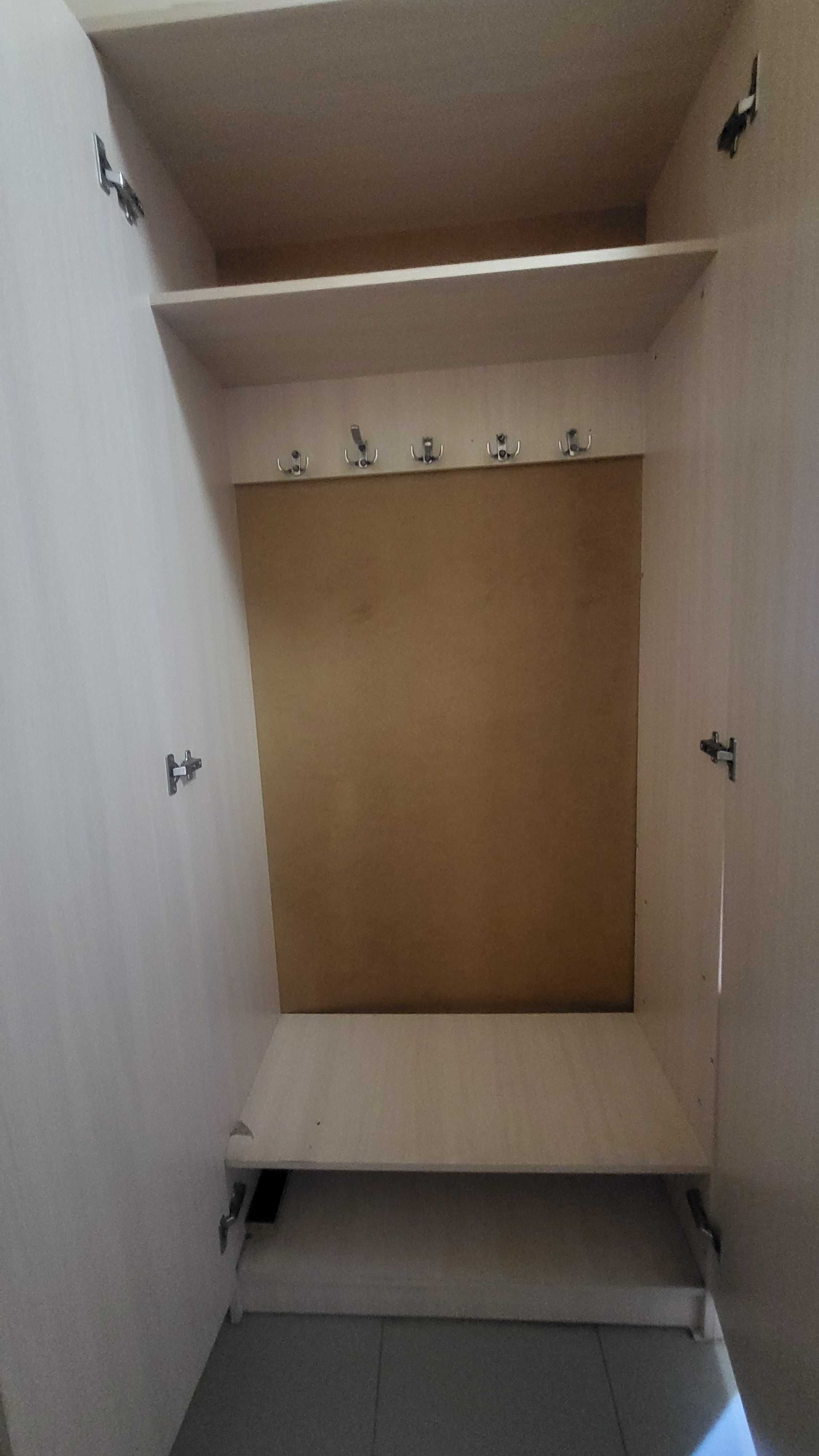 Прихожий шкаф продам