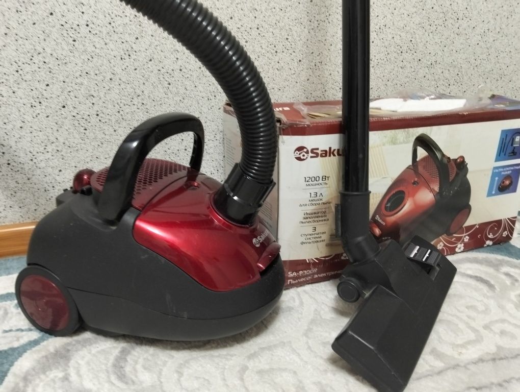 Продается пылесос Sakura , в отличном состоянии