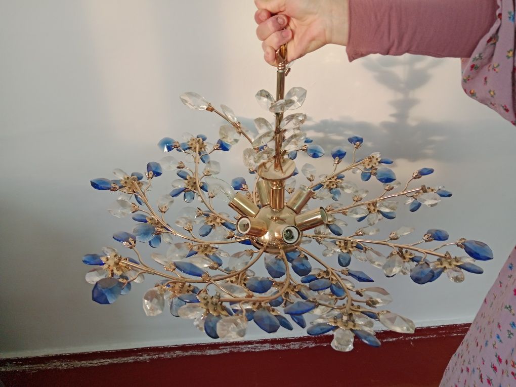 Люстра сатылады.