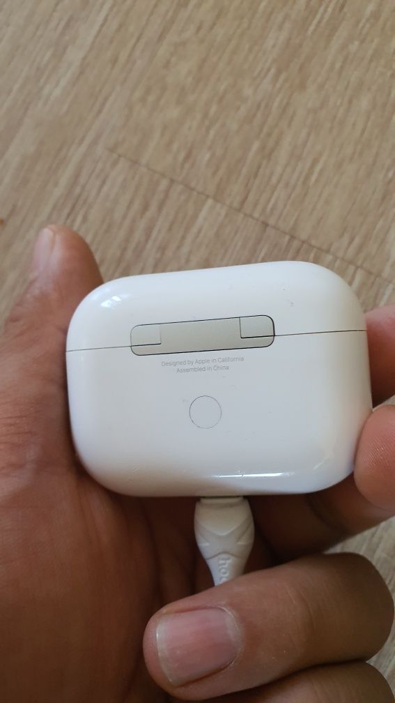 Продам кейс airpods pro оригинал