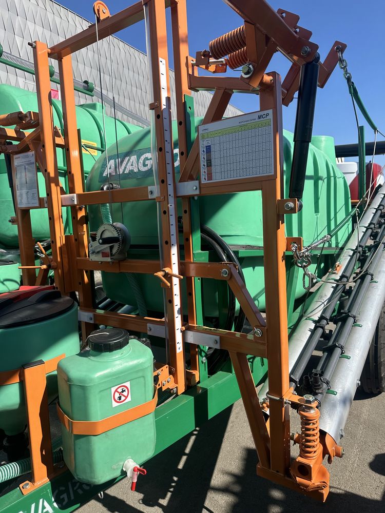 Прицепной опрыскиватель AVAGRO-TT25
