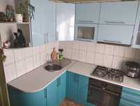 Продам 2ком квартиру на среднем этаже Ажар