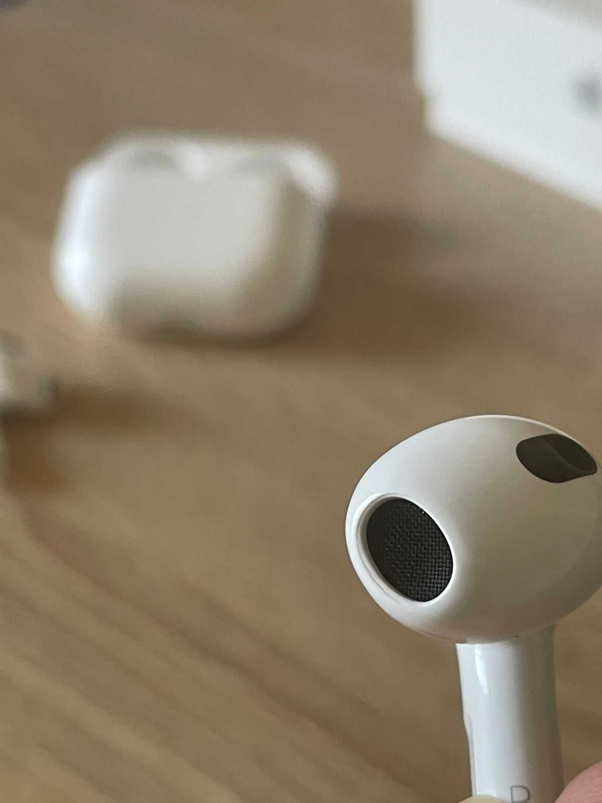 Продам срочно эйрподсы 3 (Airpods 3)