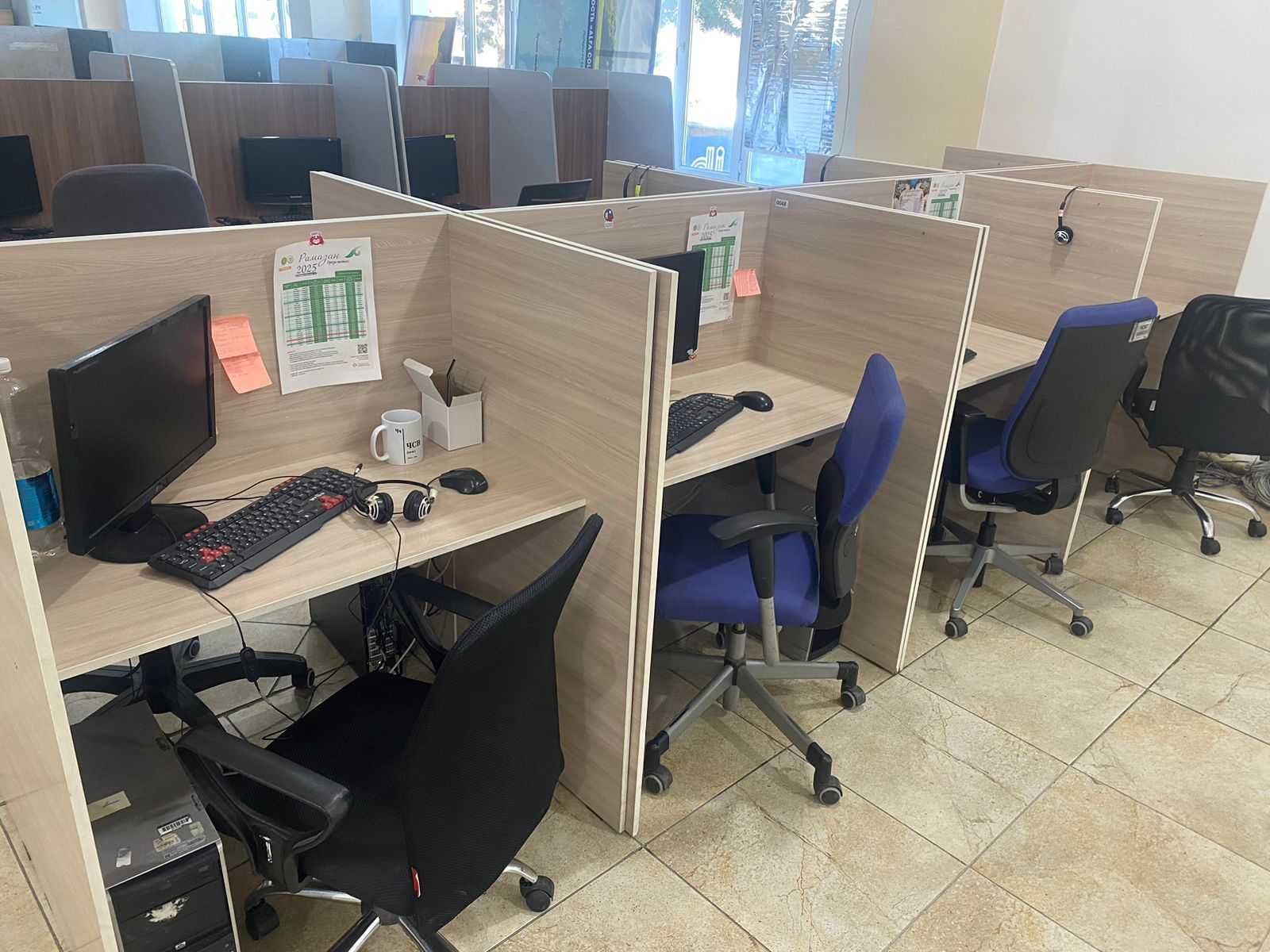 Продается офисный Диван на 2 места и офисное кресло