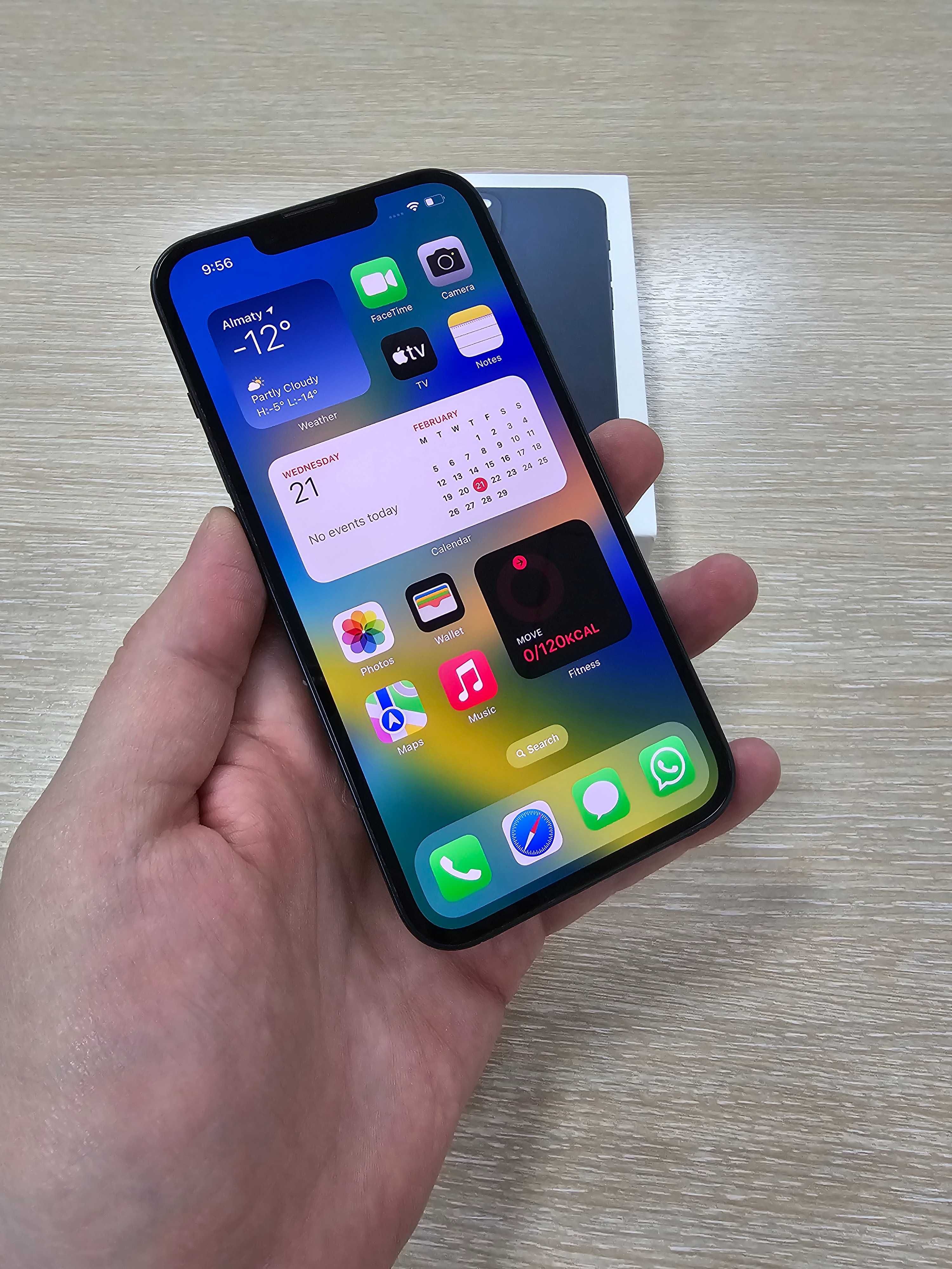 iPhone 13, 128 Gb в хорошем состоянии.