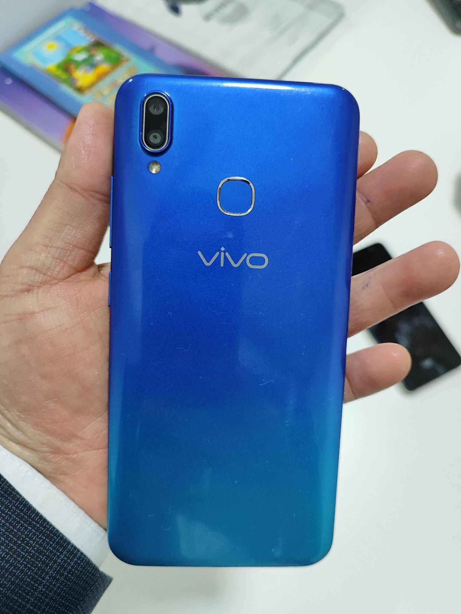 Vivo телефон срочно за 25 000 отдам
