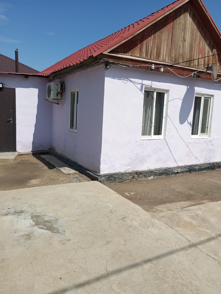 Продам землю с жилыми 2 домами