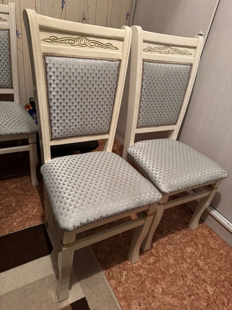 Большой стол с 12 стульями