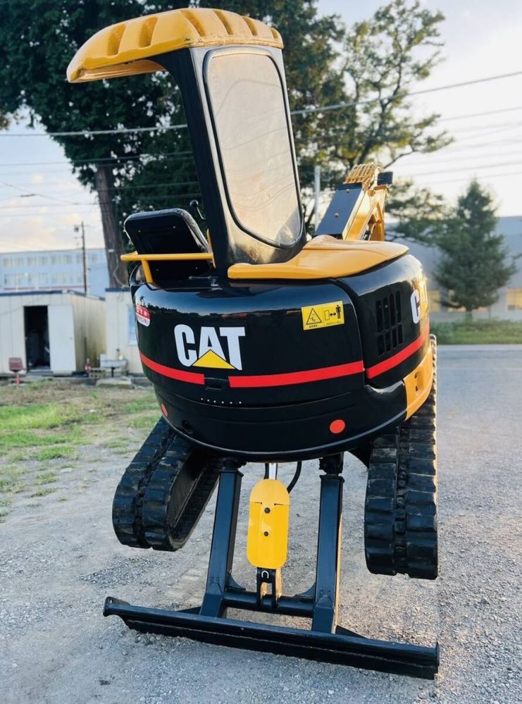 Продам мини экскаватор CAT MM30