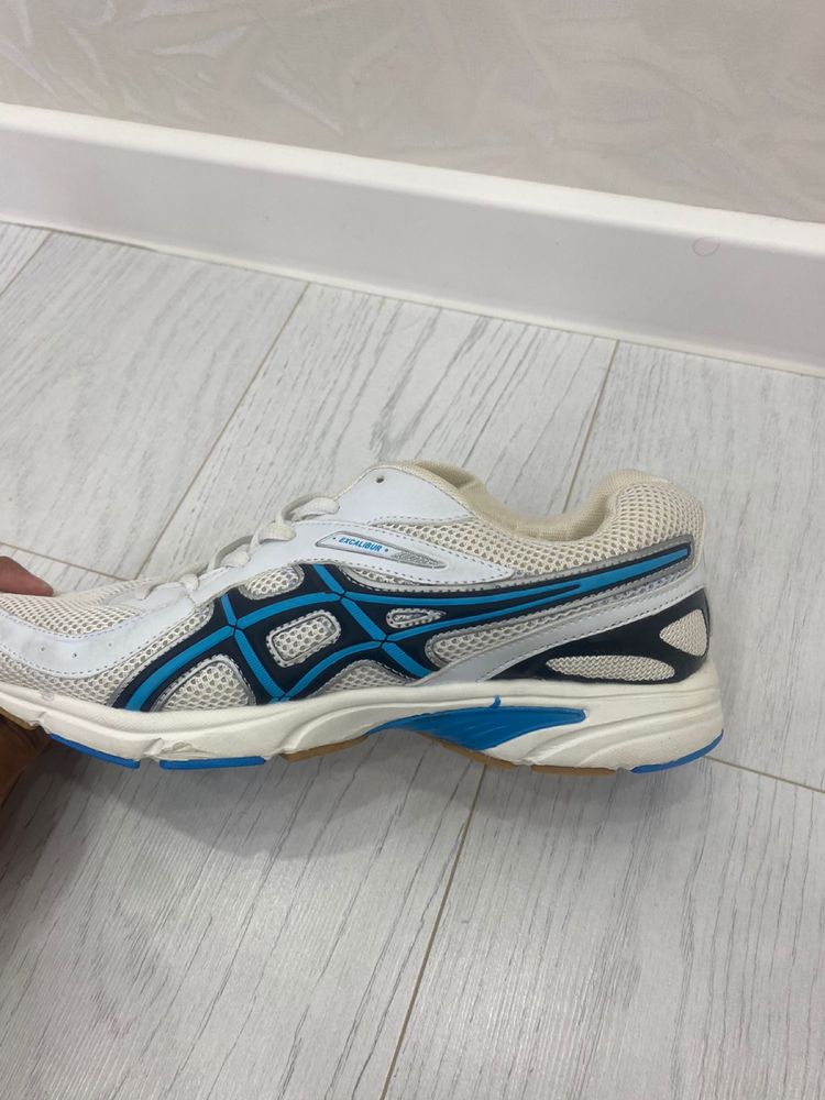 Asics кроссовки новый