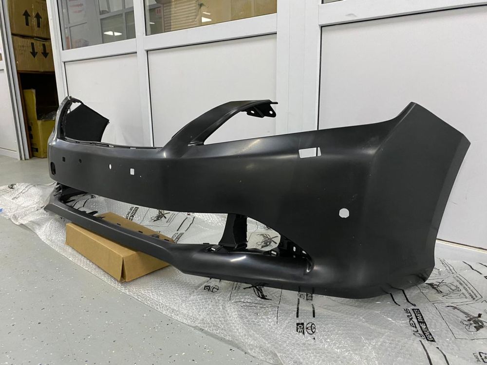 Бампер оргинал Toyota Camry 50