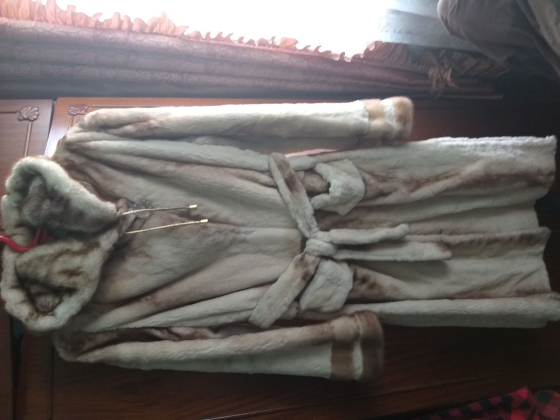 Продам шубы норк.светлая стрижен 44-46раз.. и т-коричн. 50раз.