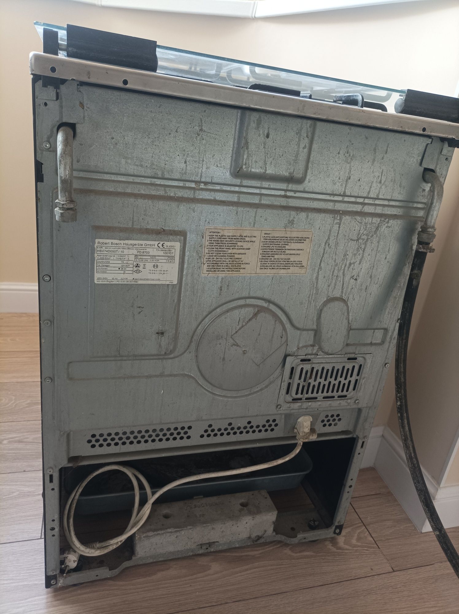 Продам комбинированную газовую плиту с электродуховкой BOSCH